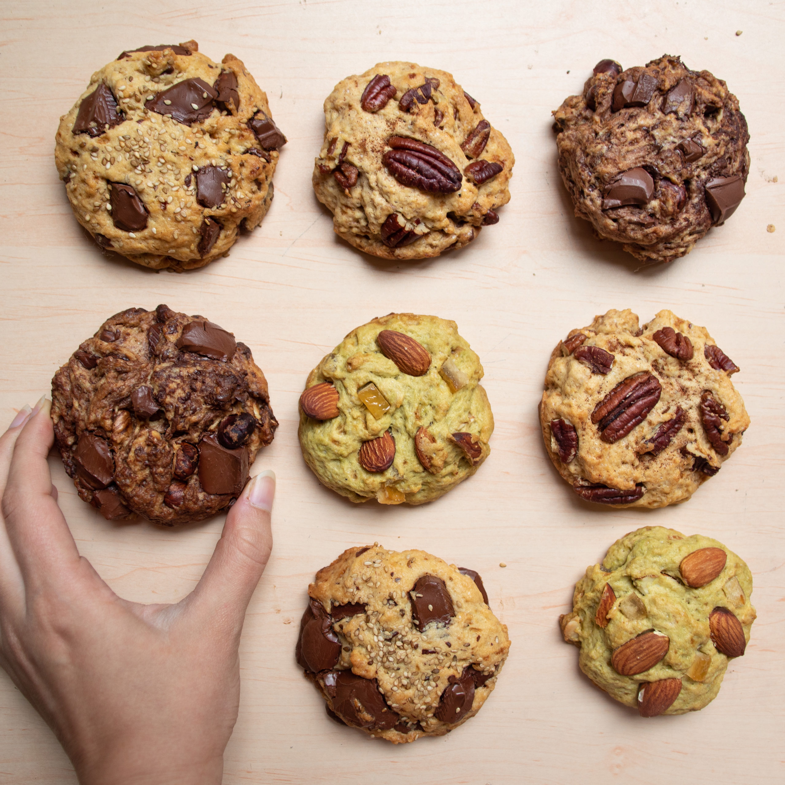 découvrez une délicieuse sélection de cookies faits maison pour régaler vos papilles et satisfaire vos envies gourmandes. commandez dès maintenant et profitez de nos recettes originales et de qualité.