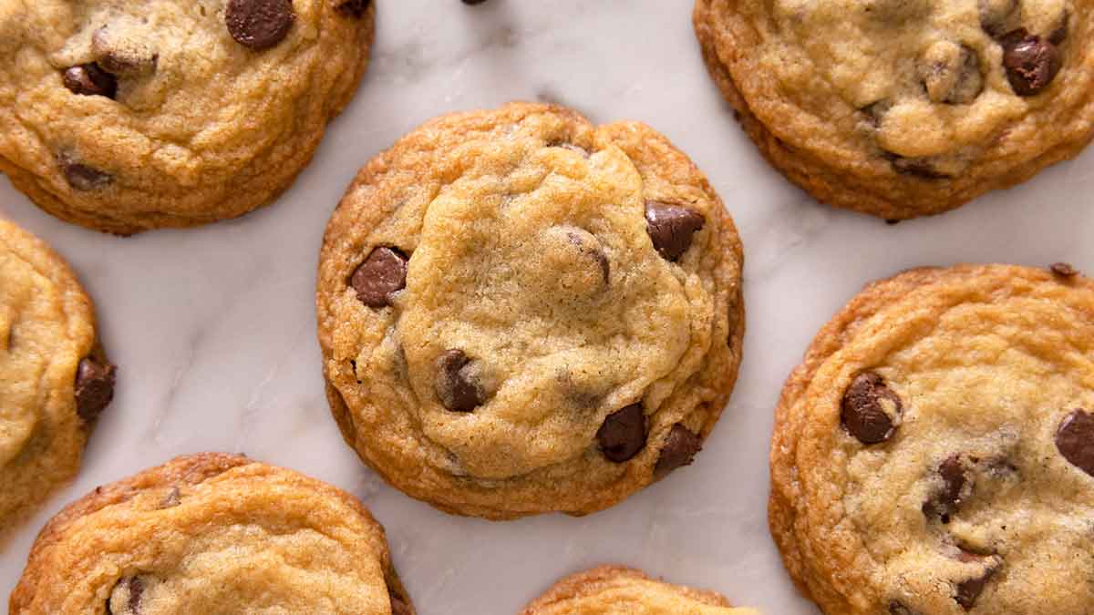 découvrez notre délicieuse sélection de cookies artisanaux, idéaux pour toutes les occasions. savourez des cookies moelleux au chocolat, aux pépites de caramel ou encore aux noix. faites-vous plaisir avec nos cookies gourmands, confectionnés avec amour et passion.