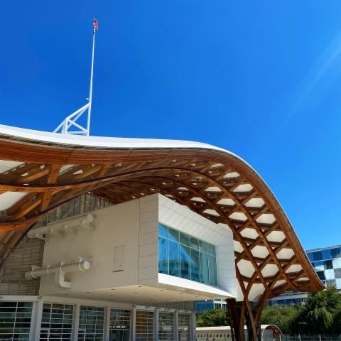 découvrez notre guide complet du centre de metz, avec des recommandations sur les attractions incontournables, les restaurants typiques, et les meilleures activités à faire. explorez l'histoire, la culture et les secrets cachés de cette belle ville française.