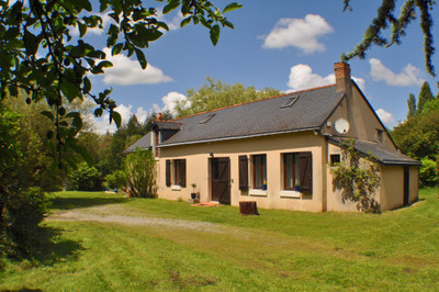 découvrez notre agence immobilière à baugé, dans le maine-et-loire (49). nous vous accompagnons dans l'achat, la vente ou la location de biens immobiliers, avec un service personnalisé et des conseils adaptés à vos besoins. profitez d'une expertise locale pour réaliser vos projets immobiliers en toute confiance.