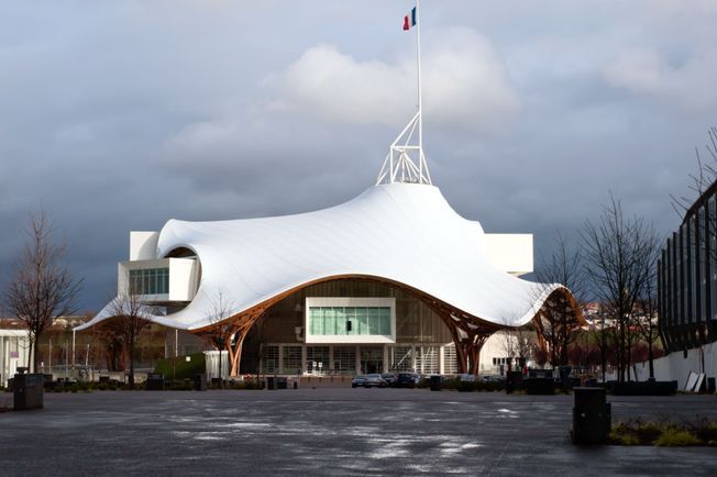 découvrez notre guide complet sur le centre de metz, incluant les meilleures attractions, restaurants, boutiques et activités à ne pas manquer pour une expérience inoubliable dans cette belle ville.